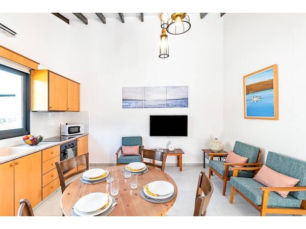 Holiday home in Peyia from £63 per night