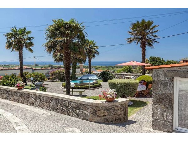 Holiday home in Carreço from £68 per night