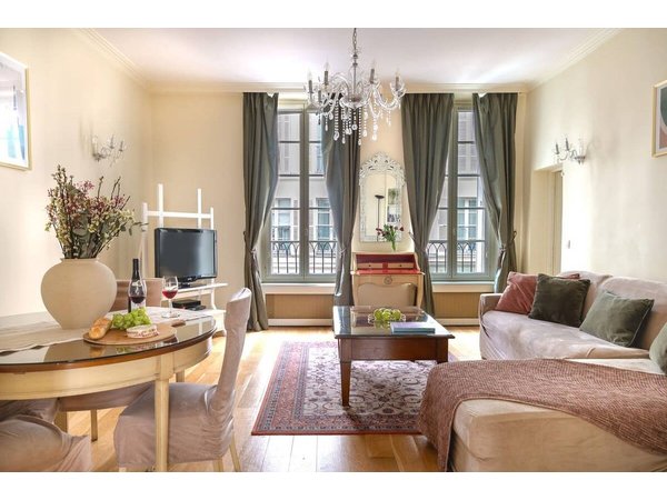 Holiday apartment in Paris from £450 per night