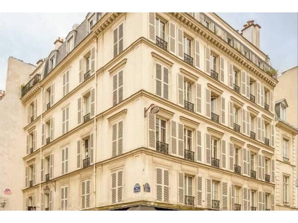 Holiday apartment in Paris from £2079 per night