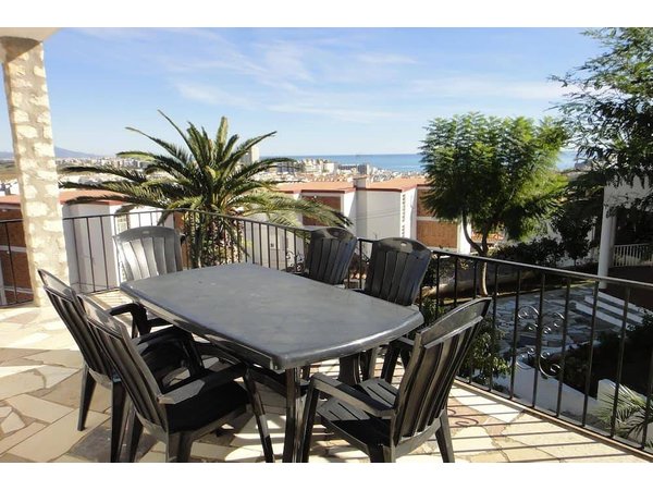 Holiday home in Peñiscola from £57 per night