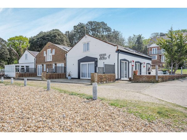 Holiday home in Norton Green from £56 per night