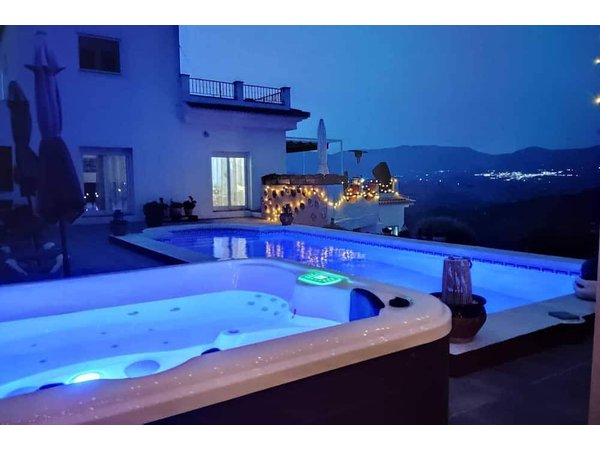 Holiday apartment in Comares from £49 per night