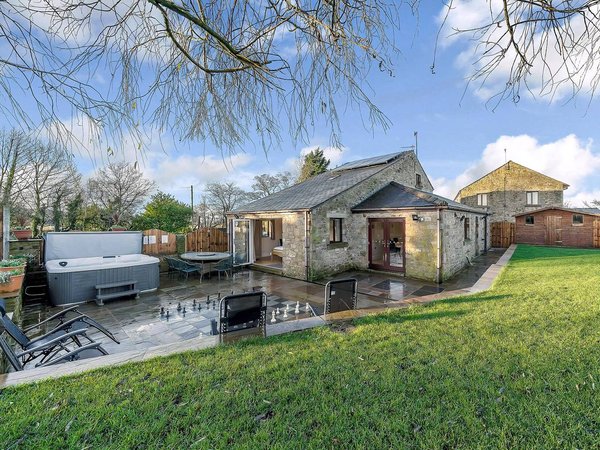 Holiday home in Preston from £174 per night