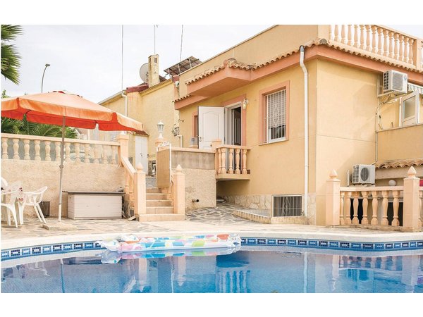 Holiday home in Costa Blanca from £35 per night