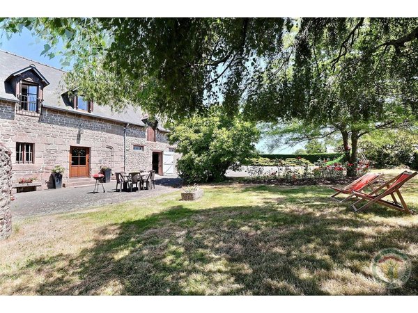 Holiday home in Parigné from £49 per night
