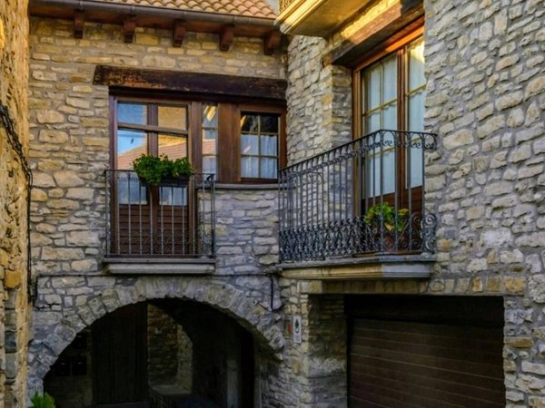 Holiday apartment in Jaca from £164 per night