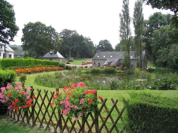 Holiday home in Laniscat from £54 per night