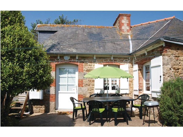 Holiday home in Pleubian from £34 per night