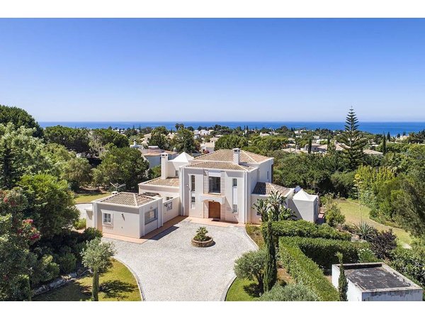 Holiday home in Lagoa from £254 per night