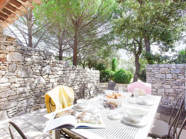 Holiday home in Gordes from £99 per night