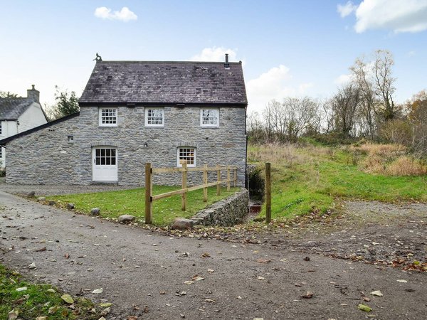 Holiday home in Mid-Wales from £58 per night