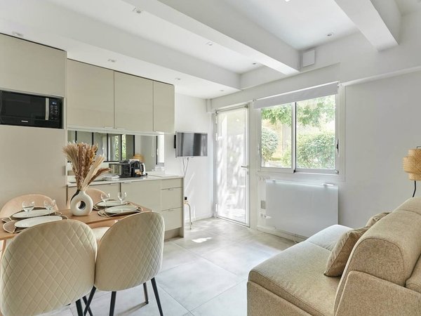 Holiday apartment in Paris from £365 per night
