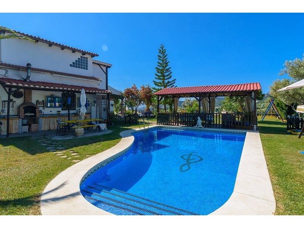 Holiday home in Guadalteba from £443 per night