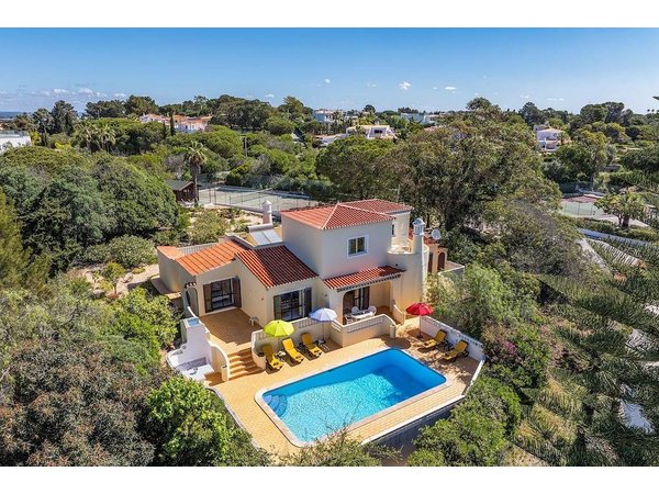 Holiday home in Lagoa from £447 per night