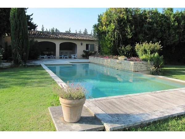 Holiday home in Lagnes from £148 per night