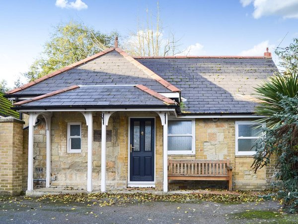 Holiday home in Ventnor from £58 per night
