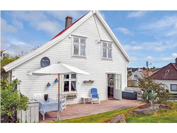 Holiday home in Karmøy from £43 per night
