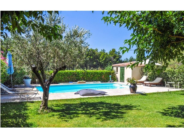 Holiday home in Vedène from £115 per night