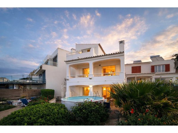 Holiday home in Albufeira from £141 per night