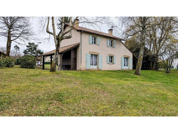 Holiday home in Meuzac from £53 per night