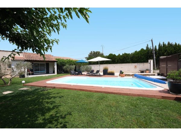 Holiday home in Mouriès from £134 per night