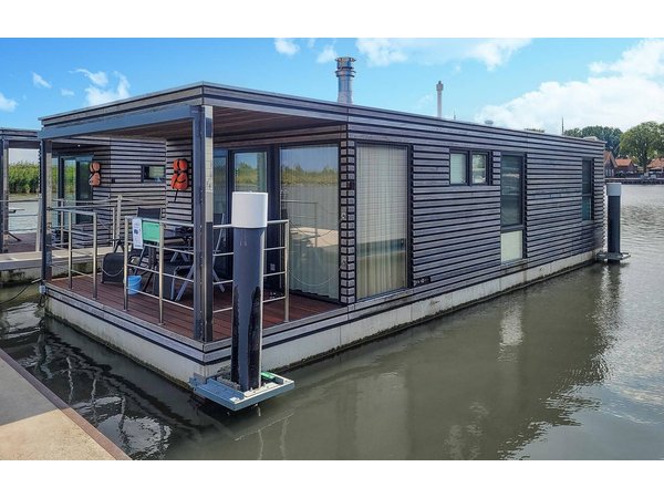 Boat in Lelystad from £134 per night