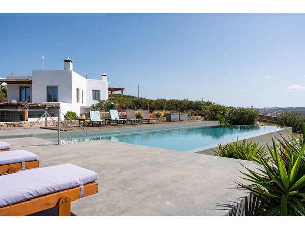 Holiday apartment in Milos from £239 per night