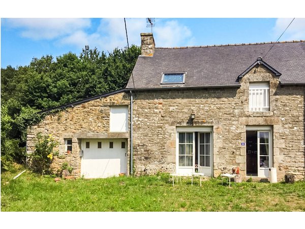 Holiday home in Le Mené from £32 per night