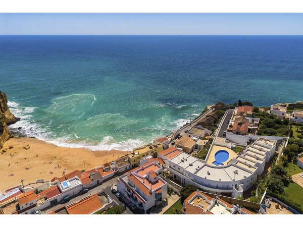 Holiday home in Lagoa from £241 per night