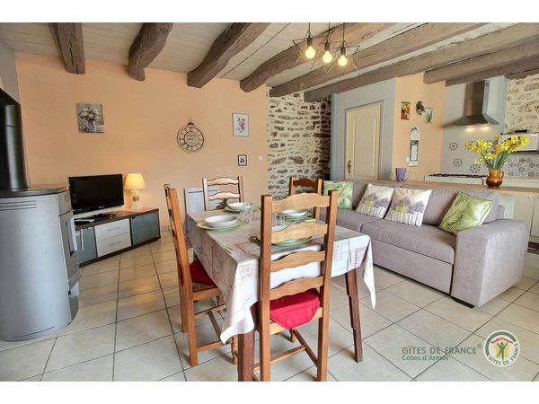 Holiday home in Hénon from £56 per night