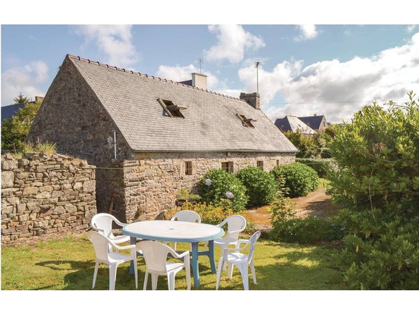 Holiday home in Plozévet from £52 per night