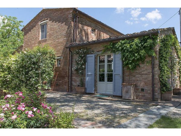Holiday home in Cortona from £742 per night