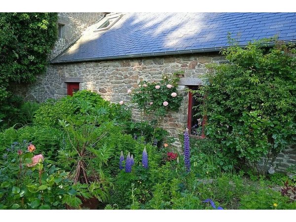 Holiday home in Bonnemain from £40 per night