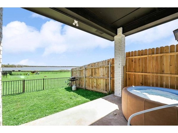 Holiday home in Dallas County from £104 per night