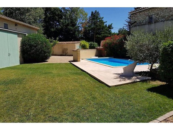 Holiday home in Sénas from £304 per night