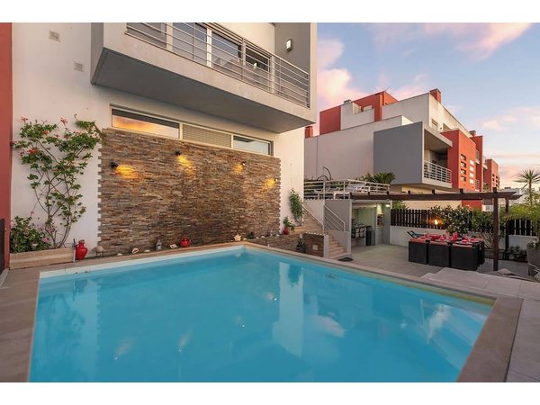 Holiday home in Ferragudo from £240 per night