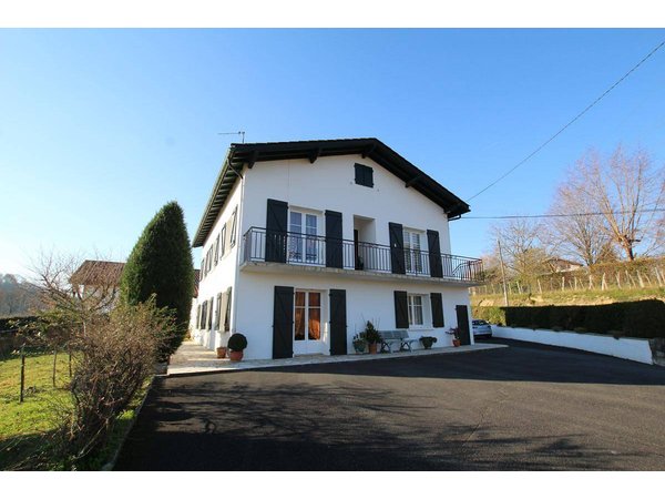 Holiday home in Sare from £58 per night