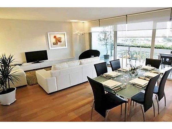 Holiday apartment in Barcelonès from £334 per night