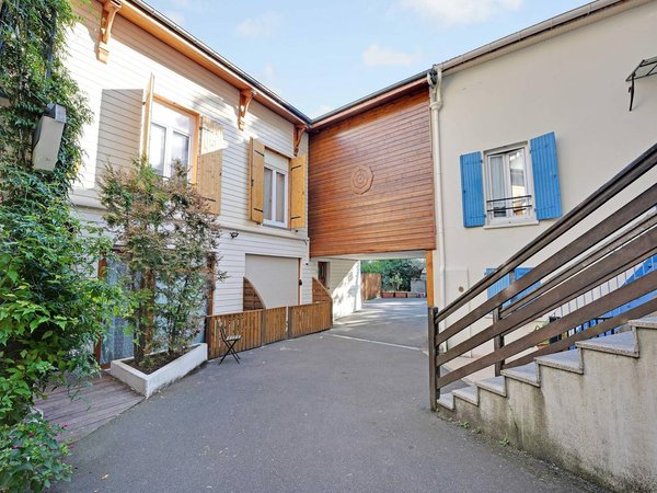 Holiday apartment in Val-de-Marne from £121 per night