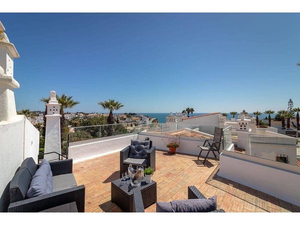 Holiday home in Lagoa from £118 per night