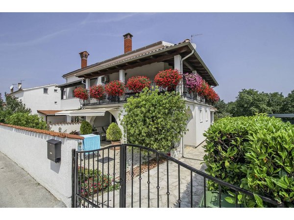 Holiday apartment in Vrvari from £48 per night