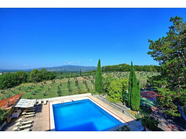 Holiday home in Arezzo from £592 per night