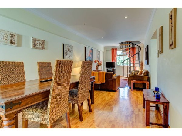 Holiday home in Lagoa from £112 per night
