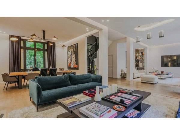 Holiday apartment in Hauts-de-Seine from £1199 per night