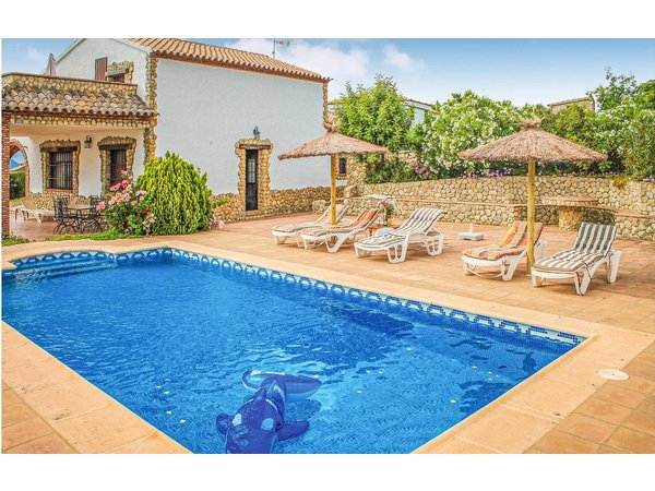 Holiday home in El Gastor from £86 per night