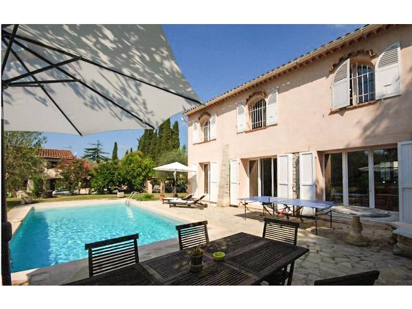 Holiday home in Côte d'Azur from £51 per night
