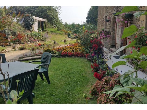 Holiday home in Trédias from £31 per night