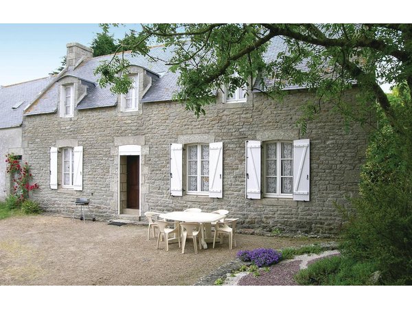 Holiday home in Plomeur from £33 per night