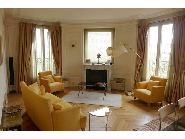 Holiday apartment in Paris from £902 per night